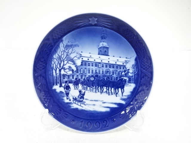 ROYAL COPENHAGEN / YEAR PLATE 1992 / QUEEN AND THE ROYAL COACH